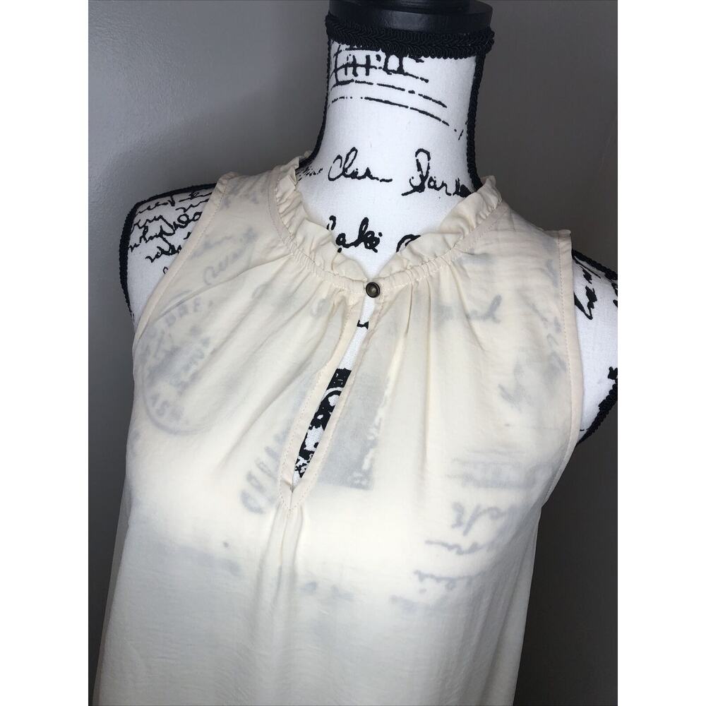 NWT Eyeshadow Clothing Sleeveless Ruffled Cream Blouse~ Garden Party~Size Medium